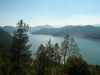 (아름답고 아름다운 Shasta Lake).
				<br>수정같이 맑고 파란 물이다.